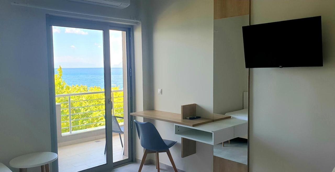 Mangata Seaside Hotel Rovies Exterior foto