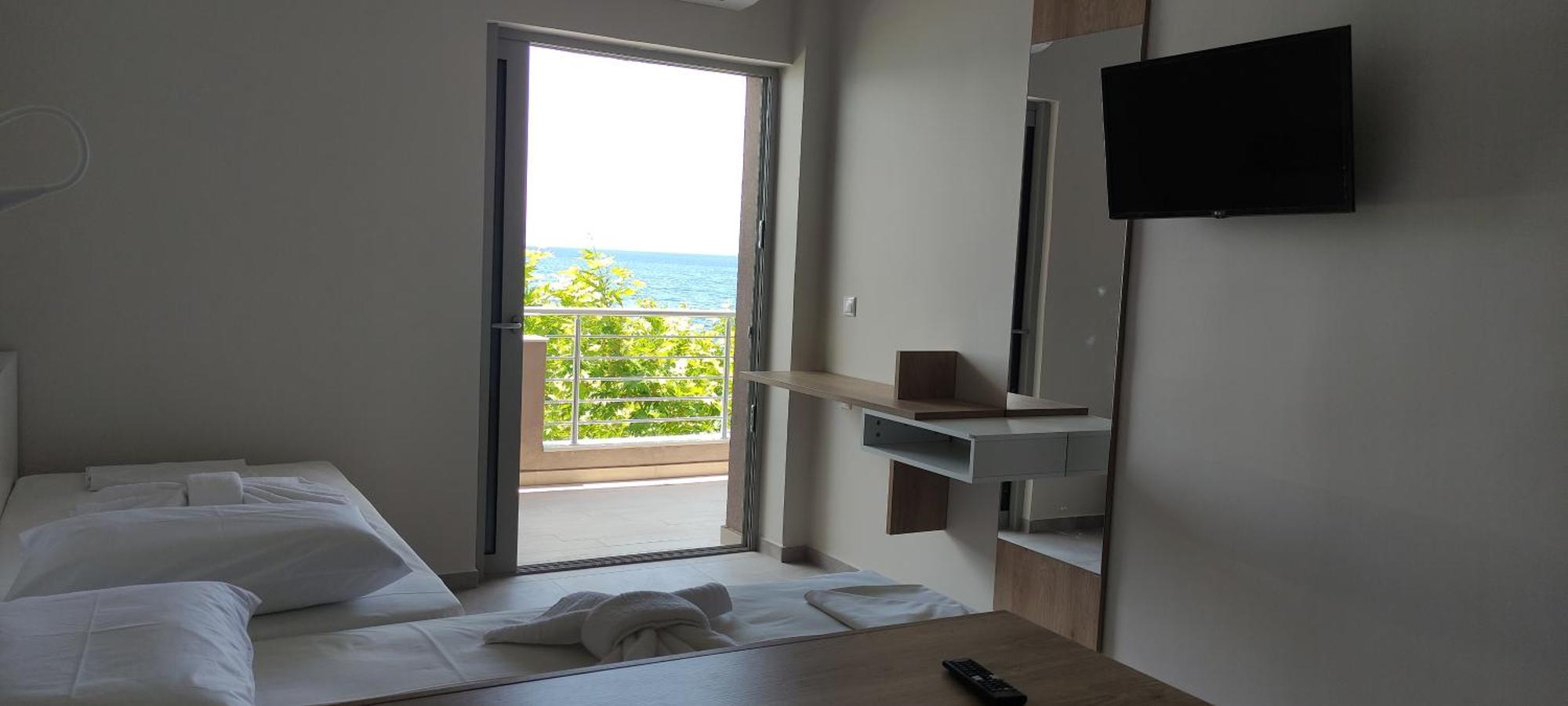 Mangata Seaside Hotel Rovies Habitación foto